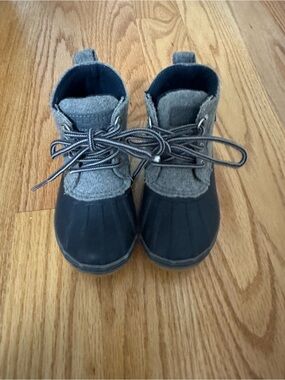 Sperry - GUC - size 8T duck boot!